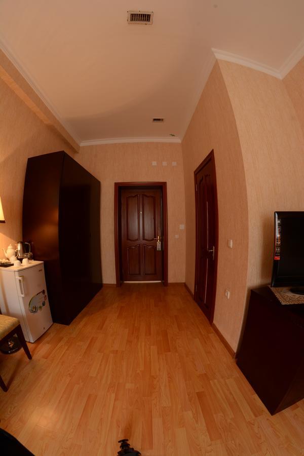 Bahoriston Hotel Guliston エクステリア 写真